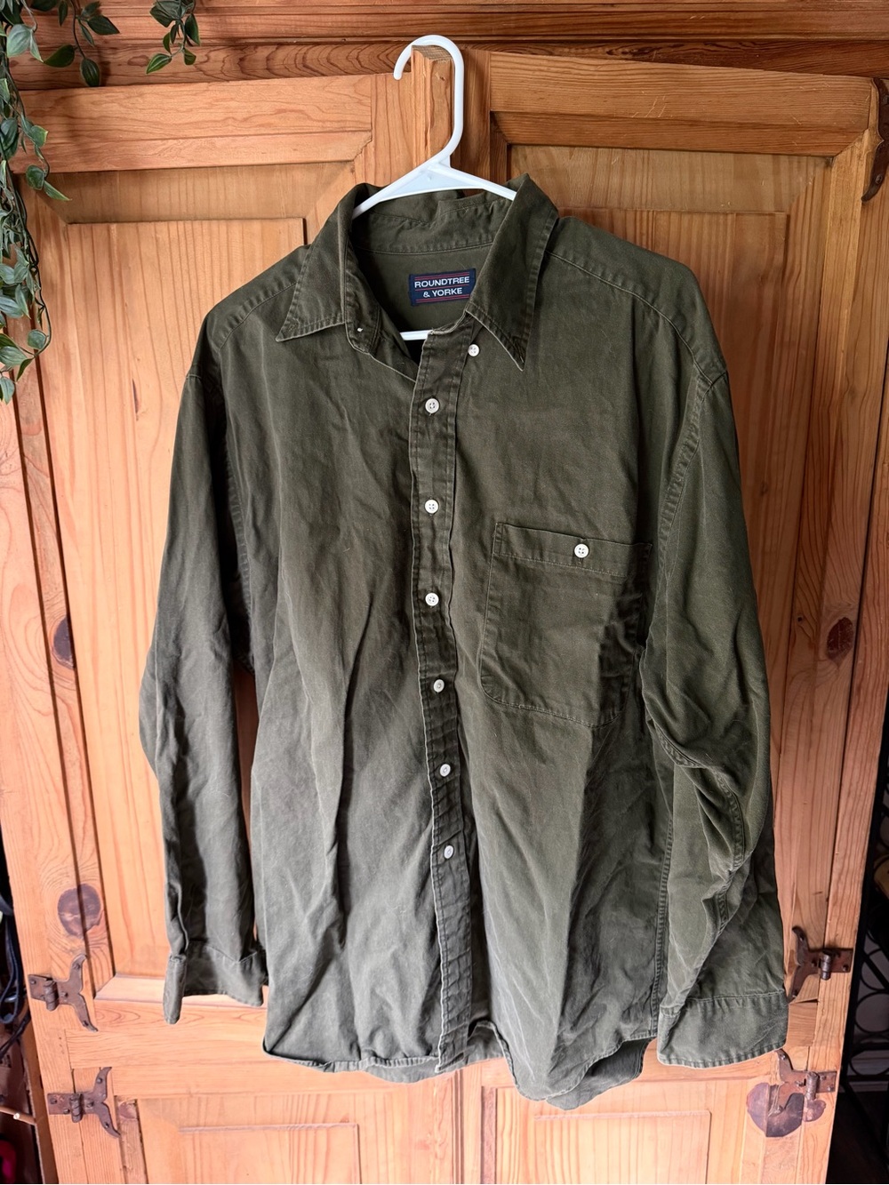 Roundtree & Yorke Men's Olive-Style Long-Sleeve Button-Down Shirt